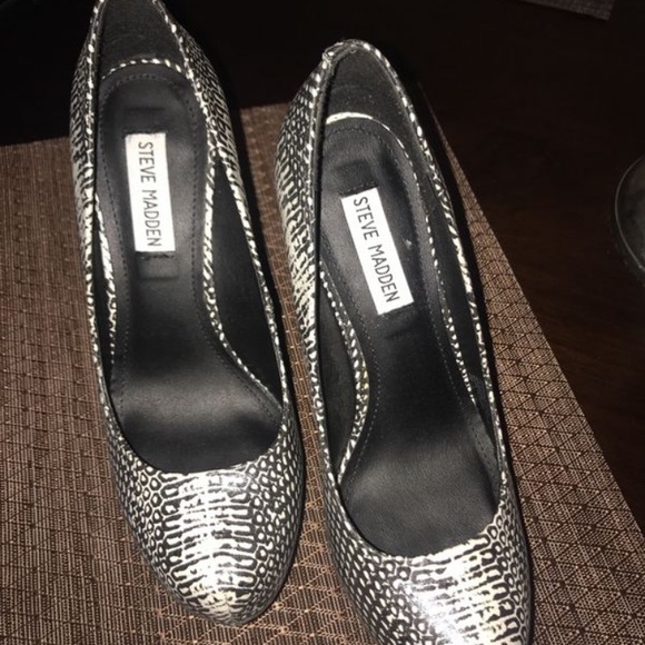 Steve Madden Nala Size 8M White Platform Pumps! - Picture 2 of 3